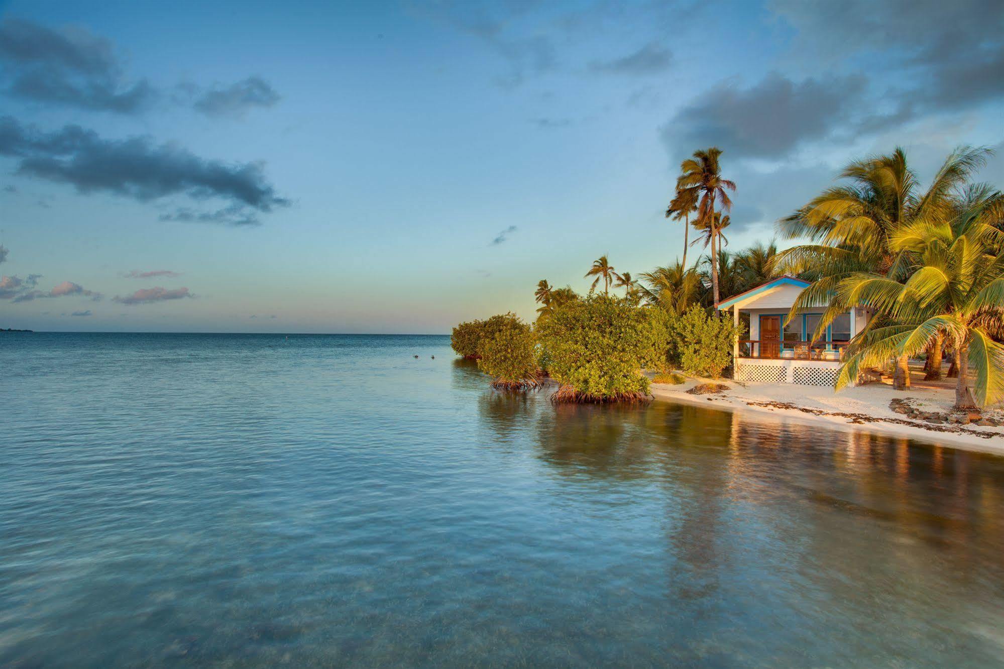 Hatchet Caye Island Resort Placencia Extérieur photo