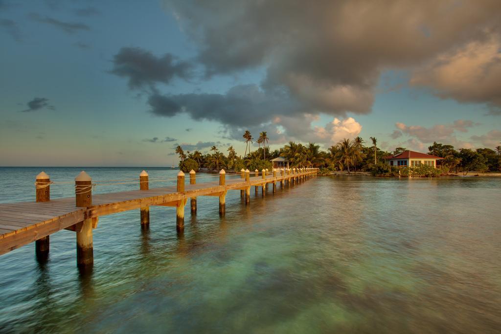 Hatchet Caye Island Resort Placencia Extérieur photo