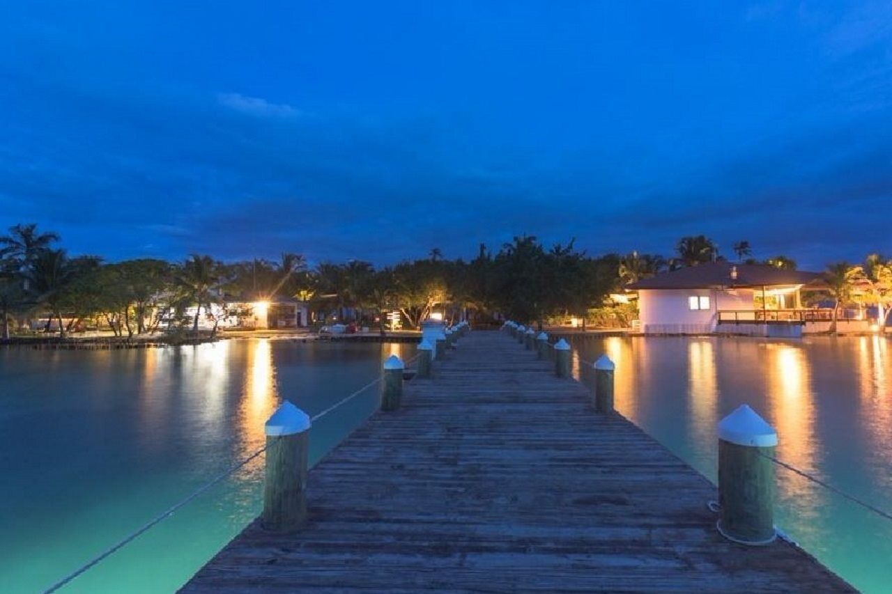 Hatchet Caye Island Resort (Adults Only) Placencia Extérieur photo